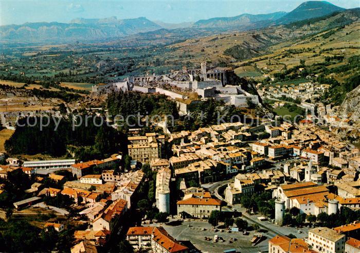 Sisteron Vue aérienne de la ville et la Citadelle