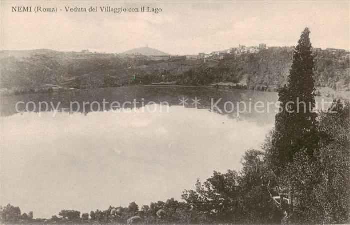 Nemi Roma IT Veduat del Villagio con il Lago