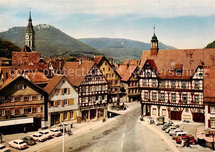 Urach Bad Marktplatz mit Blick zur Burgruine Hohenurach