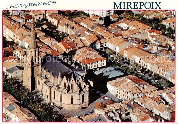 Mirepoix 09 Ariege Vue aerienne La cathedrale St Maurice La place et ses couvert