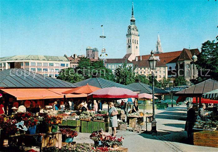 Muenchen Bayern Viktualienmarkt mit den Tuermen der Stadt
