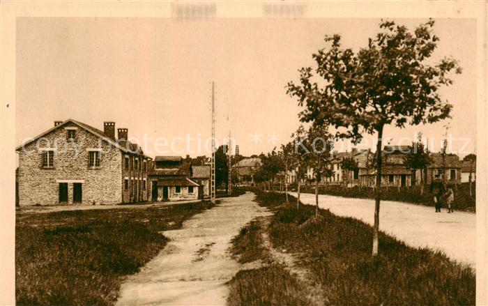 Camp de Coetquidan un coin des Batiments dans l allee centrale