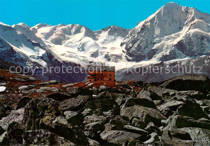 Duesseldorfer Huette 2721m Ortler Schoeneck IT mit Blick zur Koenigspitze und Or