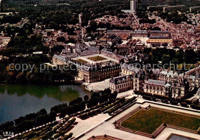 Fontainebleau 77 Seine et Marne Palais Cour de la Fontaine Etang aux Carpes Tour