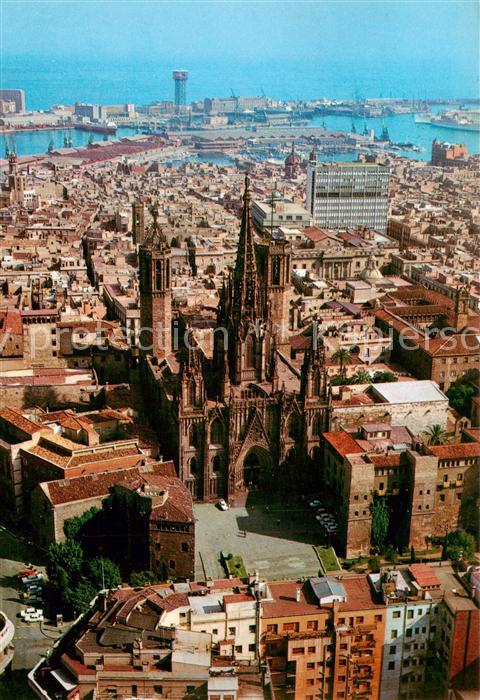 Barcelona Cataluna Catedral barrio gótico y casco antiguo de la ciudad vista aér