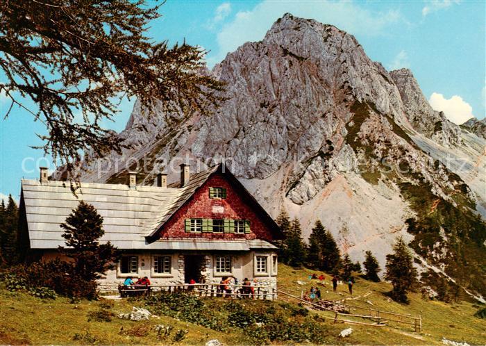 Klagenfurter Huette 1663m Kaernten Berghuette gegen Bielschitza Karawanken