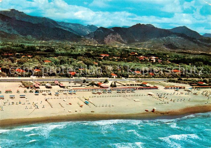 Marina di Pietrasanta IT Mare Spiaggia Monti e Pineta veduta aerea