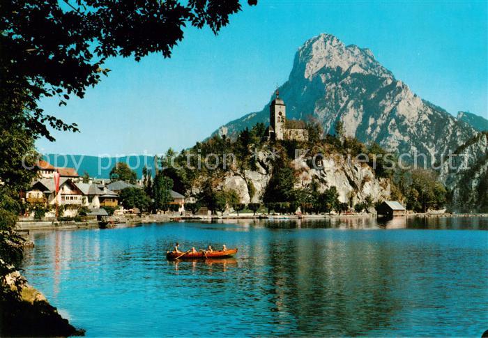 Traunkirchen AT Uferpartie am Traunsee Ortsansicht mit Kirche und Traunstein