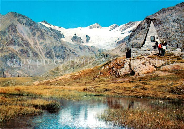 Passo del Gavia 2652m dello Stelvio Stilfserjochpass IT Monument ai Caduti ed il