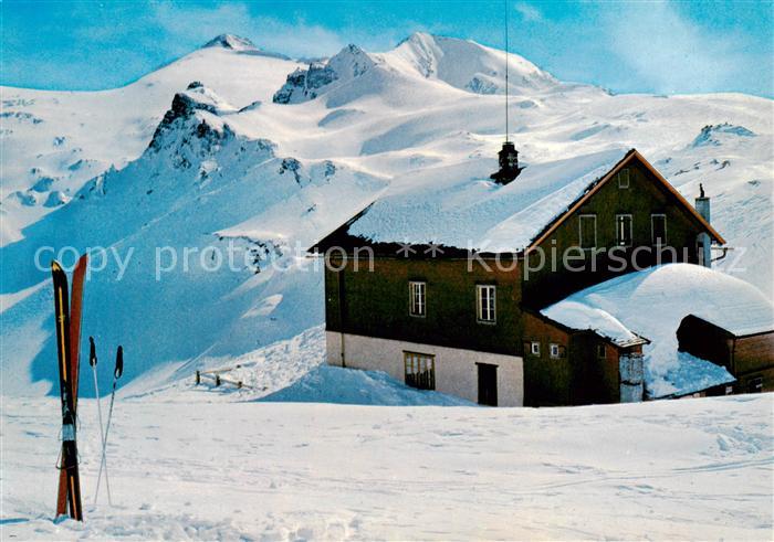 Tuxerjoch Tirol AT Haus der oesterr Touristenklub mit Olperer und Kaserer