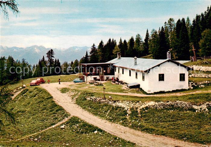 Malga Roen Schutzhuette mit Ortler Cevedale Gruppe