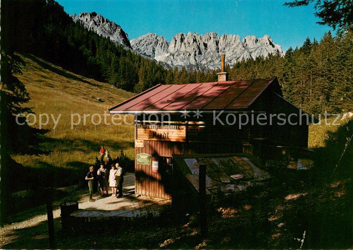 Ellmau Elmau Tirol AT Riedlhuette mit Vorderer Karlspitze und Toerlspitzen