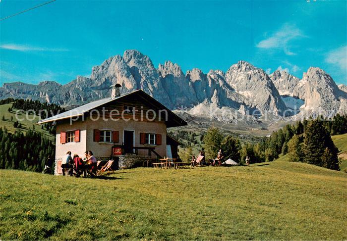 Schuatschhuette Baita Schuatsch 1900m Groedental IT Berghuette gegen Geislergrup