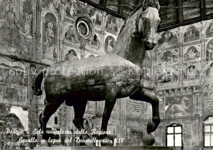 Padova IT Sala Palazzo della Ragione Cavallo in legno del Donatello