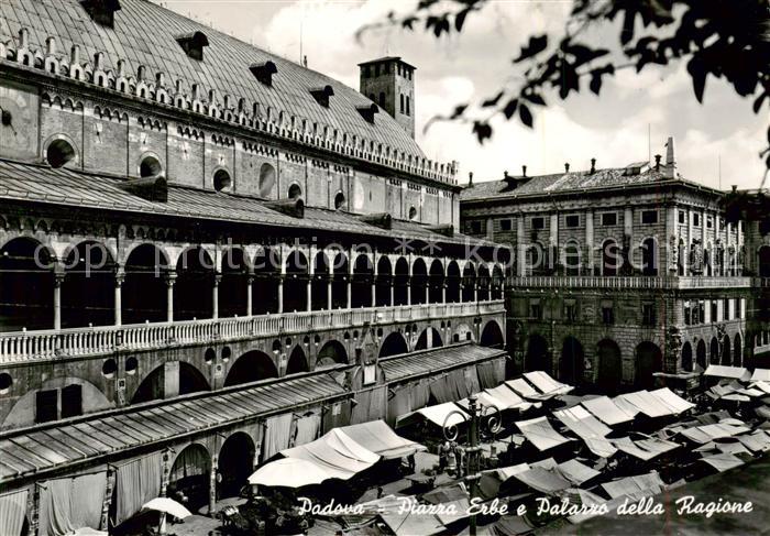 Padova IT Piazza Erbe e Palazzo della Ragione