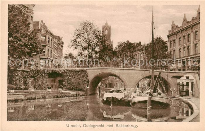 Utrecht NL Oudegracht met Bakkerbrug