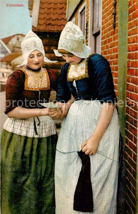 Volendam Trachtenmaedchen