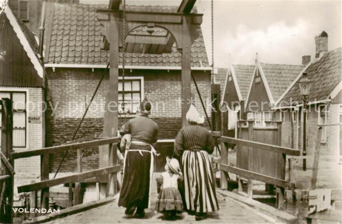 Volendam Ortsmotiv mit Bruecke