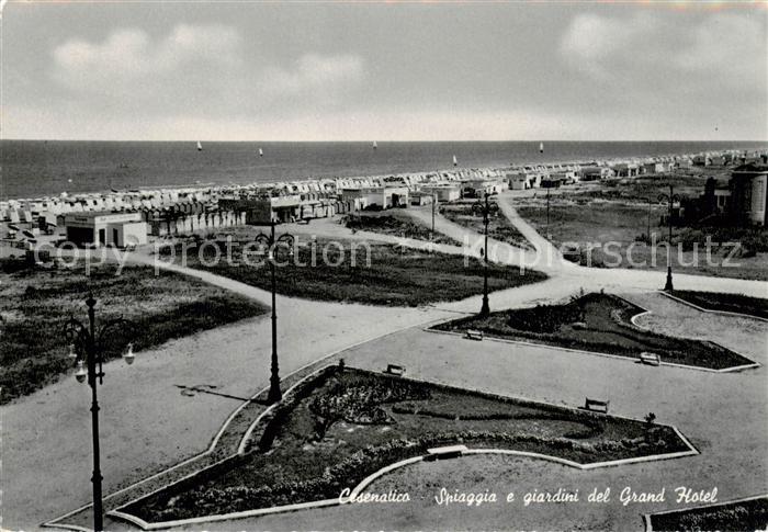 Cesenatico IT Spiaggia e giardini del Grand Hotel