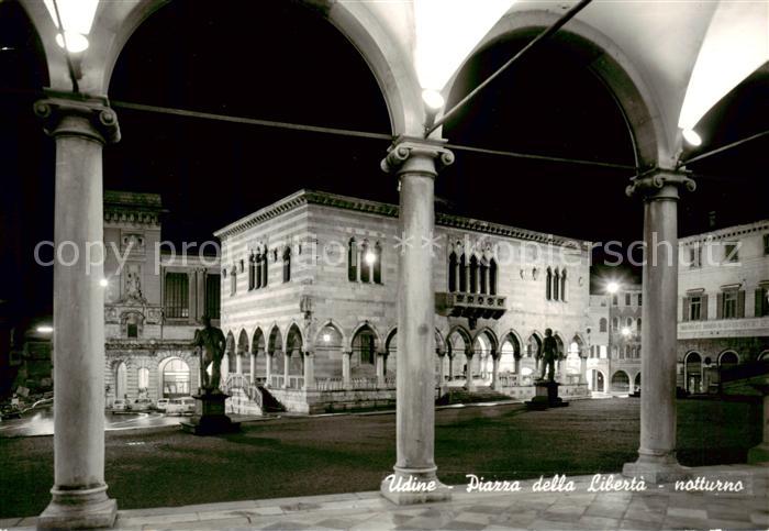Udine IT Piazza della Liberta notturno