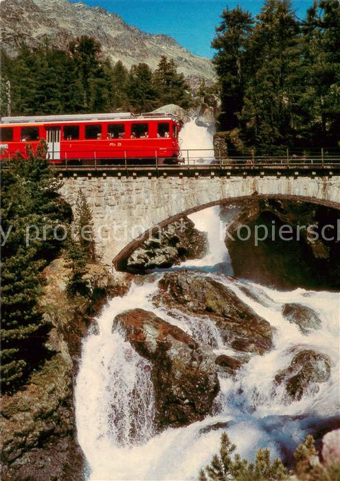 Bergbahn Berninabahn bei Morteratsch Engadin Schweiz