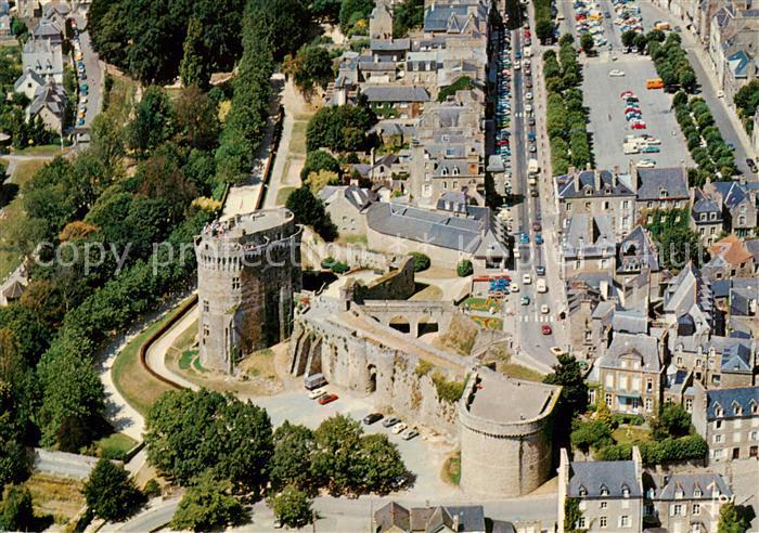 Dinan 22 Le Chateau et les remparts Vue aerienne