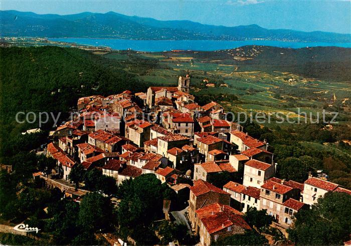 Gassin Vue generale aerienne Au loin la baie d
