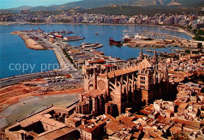 Palma de Mallorca ES Catedral y Puerto Fliegeraufnahme