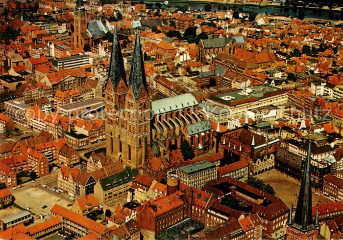 LueBECK CITY Stadtblick mit Marktplatz und St Marien