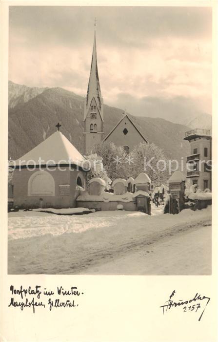 Mayrhofen Zillertal AT Dorfplatz mit Kirche im Winter