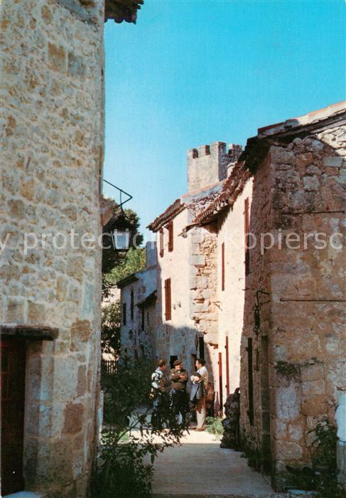 Larressingle 32 Gers Une rue du village La creperie l’atelier de foies gras