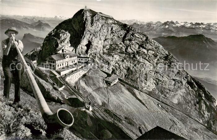 Alphorn Cor des Alpes-- Alphornblaeser auf Pilatuskulm
