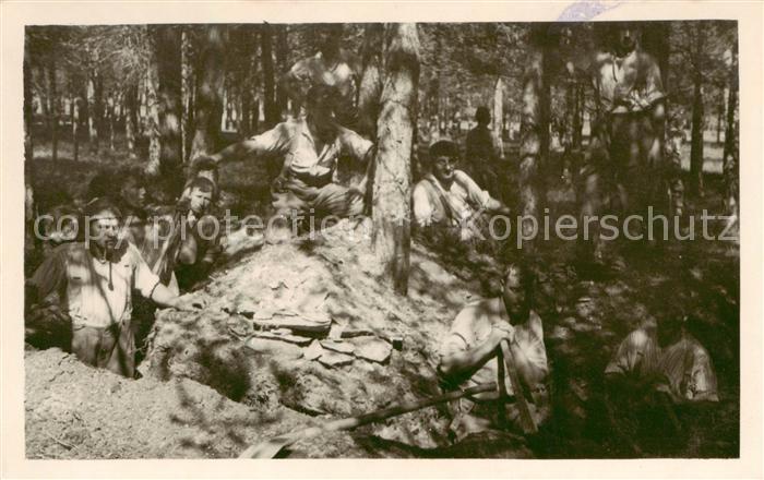 Militaria Schweiz Soldaten Wald