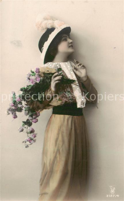 Foto RPH Nr. Nr.3187/4 Frau pose Bluemen Hut