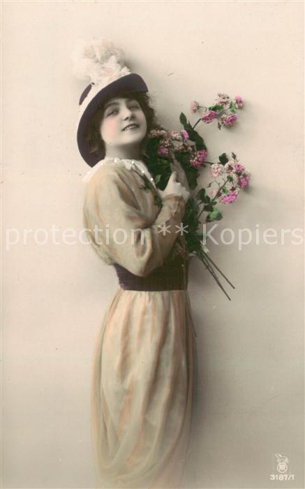 Foto RPH Nr. Nr.3187/1 Frau Pose HUt Bluemen