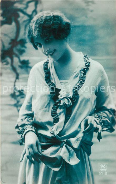 Foto PC Paris Nr. Nr. 2113 Frau pose