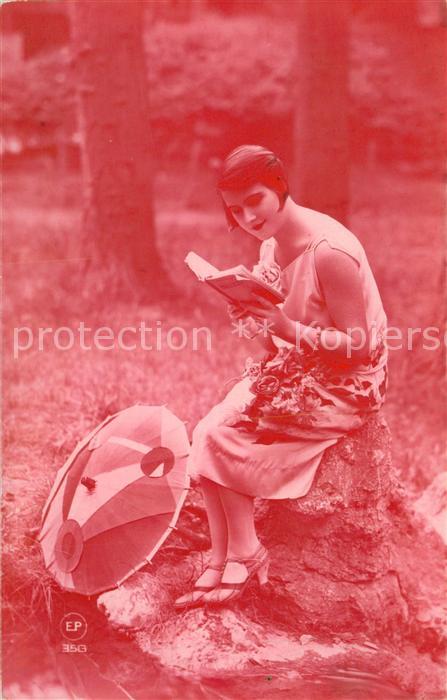 Foto EP Nr. Nr.3513 Frau Wald Buch Sonnenschirm