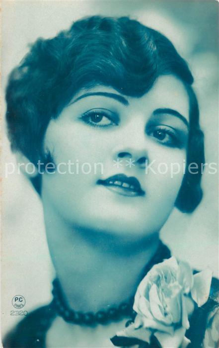 Foto PC Paris Nr. Nr. 2320 Frau Portraet
