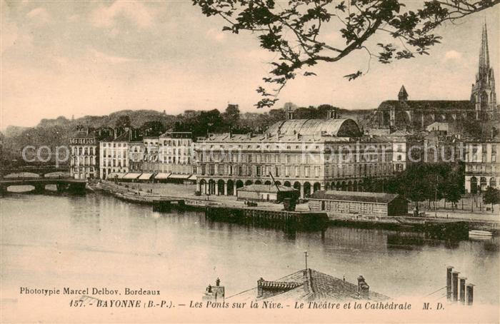 Bayonne 64 Les Ponts sur la Nive Le Theatre et la Cathedrale