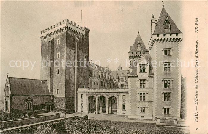 Pau 64 Entree du Chateau Cour d_Honneur