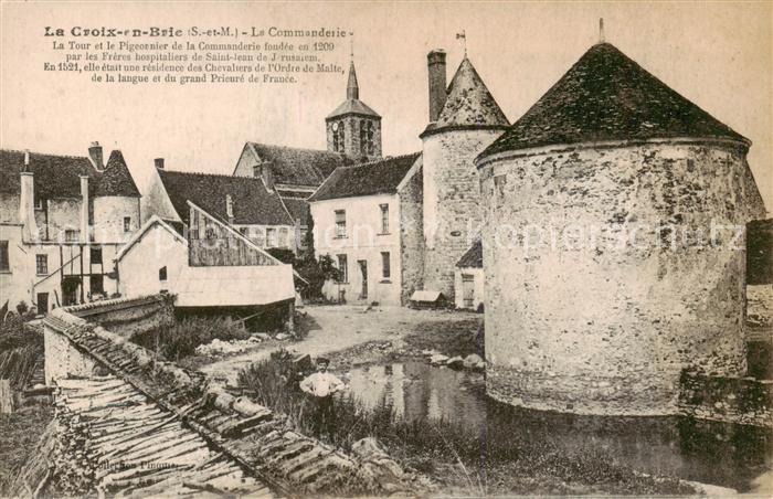 La Croix-en-Brie Le Commanderie La Tour et le Pigeonnier