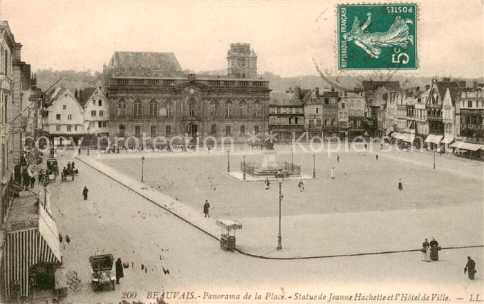 Beauvais 60 Panorama de la Place Statue de Jeanne Hachette et l’Hotel de Ville