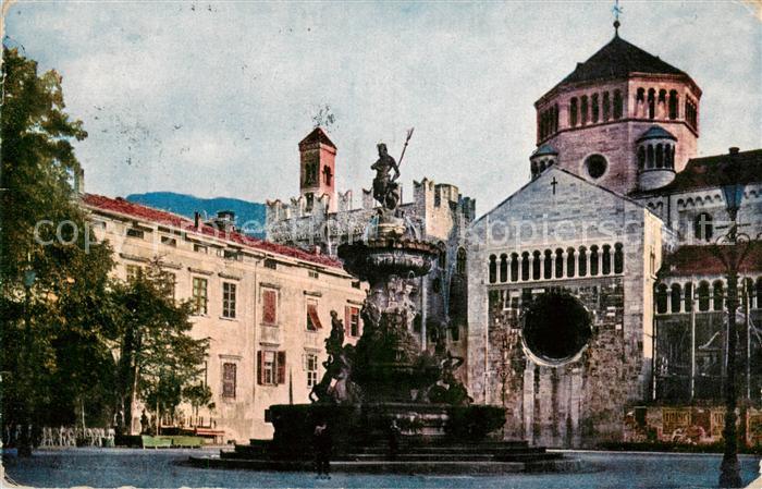 Trento Trentino-Alto Adige IT Piazza Duomo Fontana del Nettuno e Palazzo Pretori