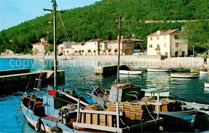 Moscenicka Draga Croatia Fischerboote im Hafen