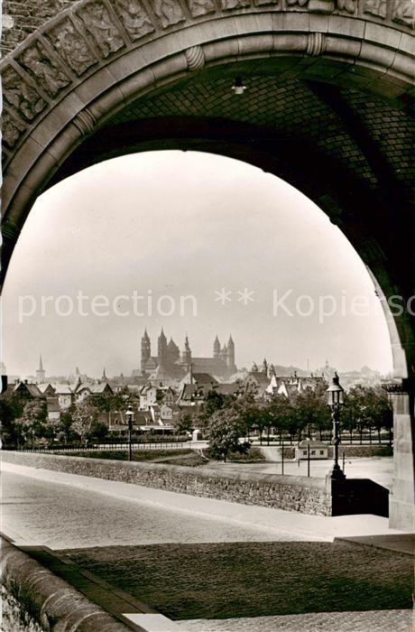 Worms Rhein Blick durch den Brueckenbogen