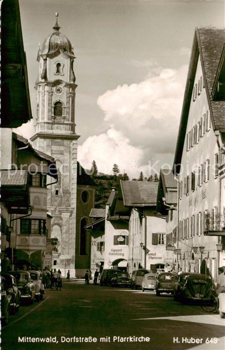 Mittenwald Bayern Dorfstrasse mit Pfarrkirche