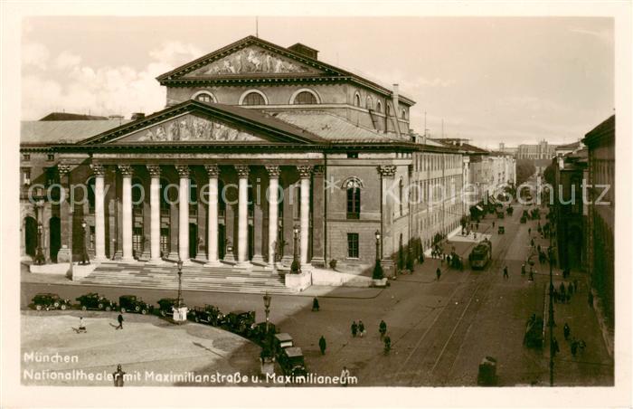 Muenchen Bayern Nationaltheater mit Maximilianstrasse und Maximilianeum