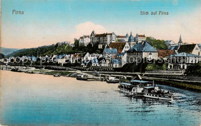 Pirna Elbe Sachsen Blick ueber die Elbe zur Stadt Dampfer