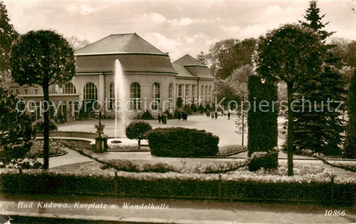 Bad Kudowa Kudowa-Zdroj Niederschlesien PL Kurplatz und Wandelhalle