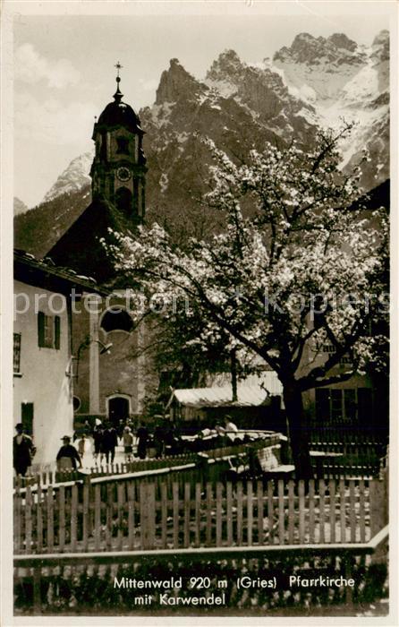 Mittenwald Bayern Pfarrkirche mit Karwendel